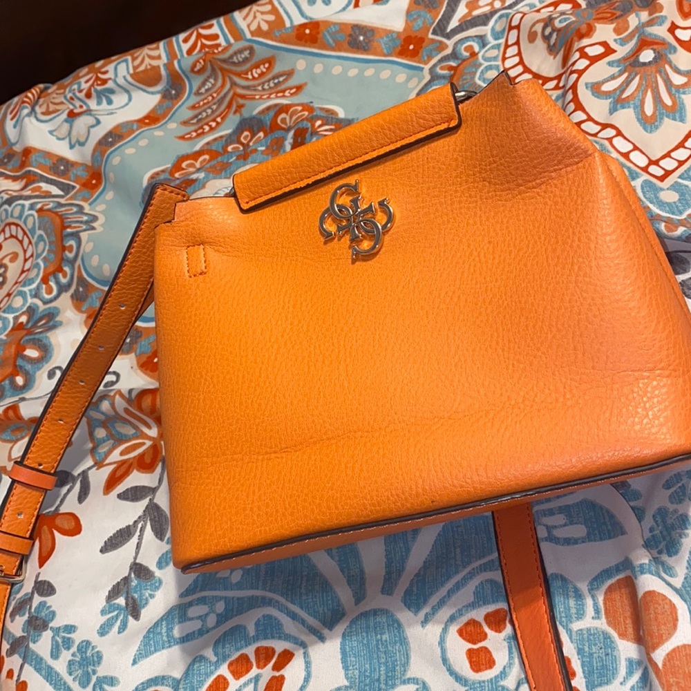 Guess Kim orange purse. Beautiful mint condition.